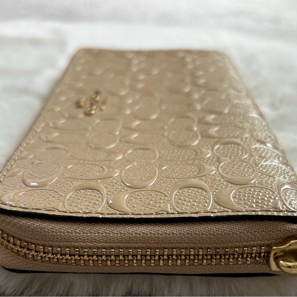 COACH Accordion Zip Signature Debossed Women Wallet Beige Patent‎ Leather F54805 - Picture 6 of 16